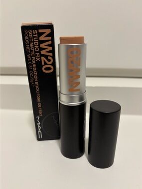 MAC Cosmetics Studio Fix Soft Matte Foundation Stick NW20 - Beige